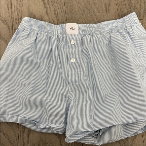 Aritzia Blue Striped Women Shorts - Picture 2 of 3